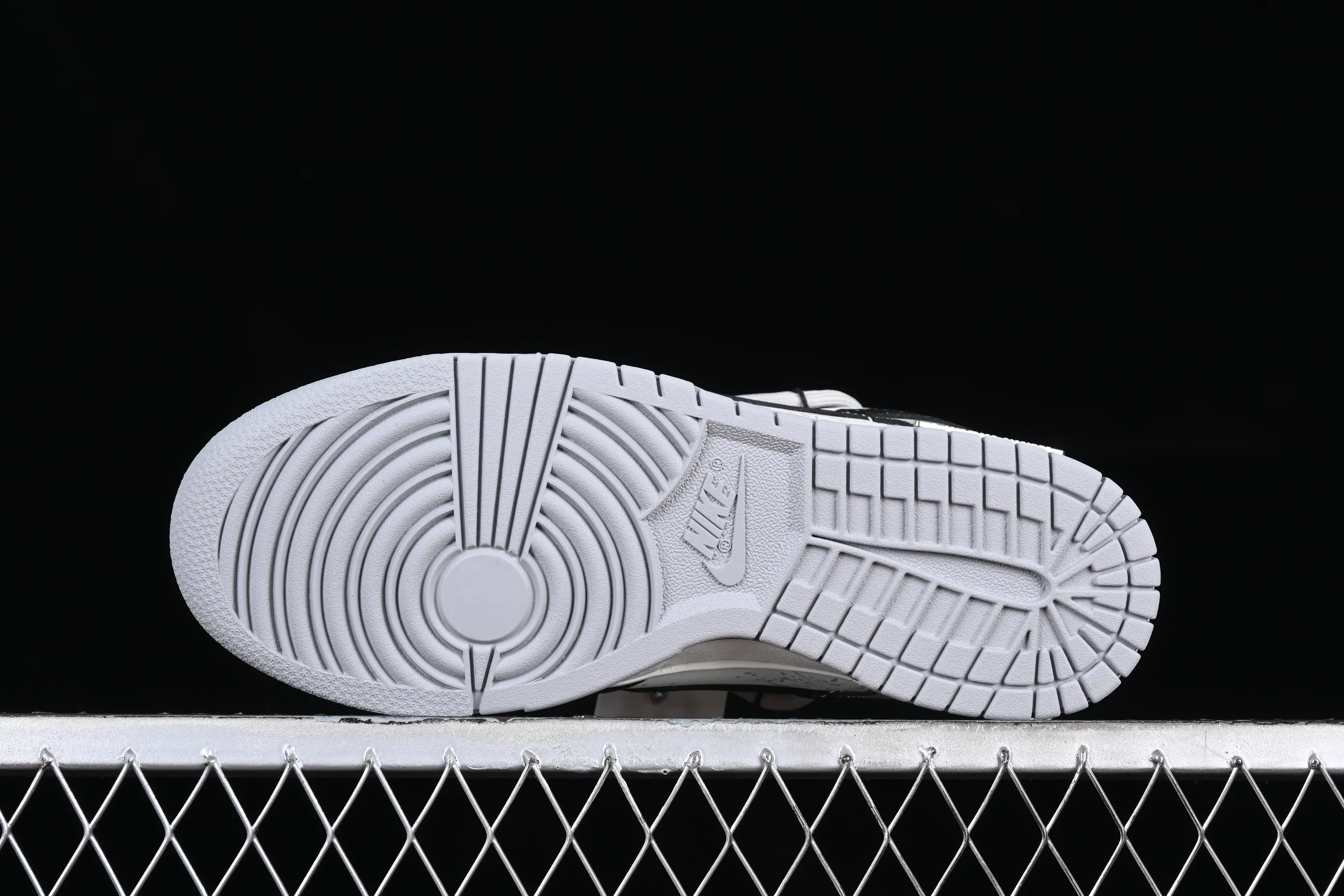 All Categories Nk SB Dunk Series Nk SB Dunk Low Low-top sneakers CS version Nk Dunk Low "Miami Hurricanes" Space Exploration Star Trek Customized version of deconstructed straps retro distressed low-top sneakers DJ6188-003